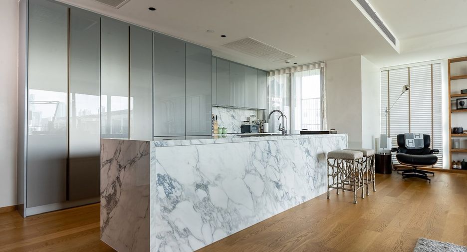 For rent 2 bedrooms condo in Yan Nawa, Bangkok