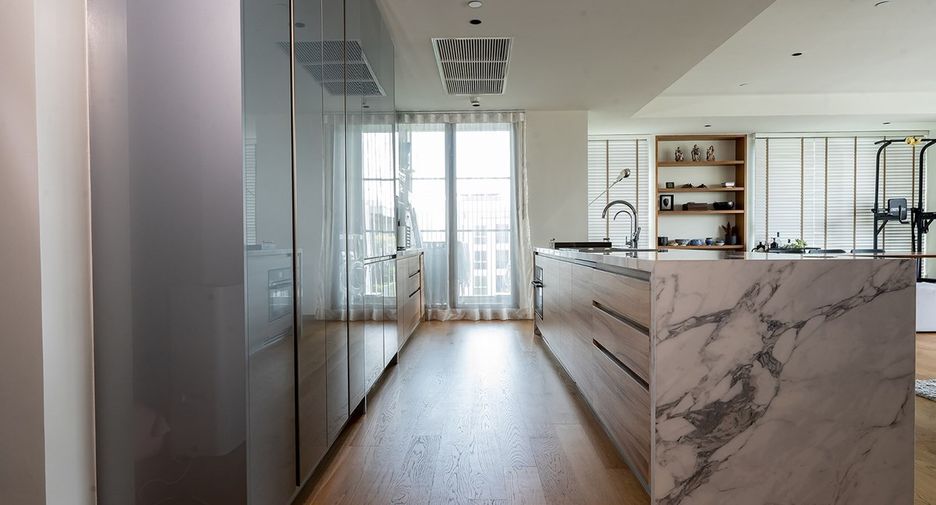 For rent 2 bedrooms condo in Yan Nawa, Bangkok