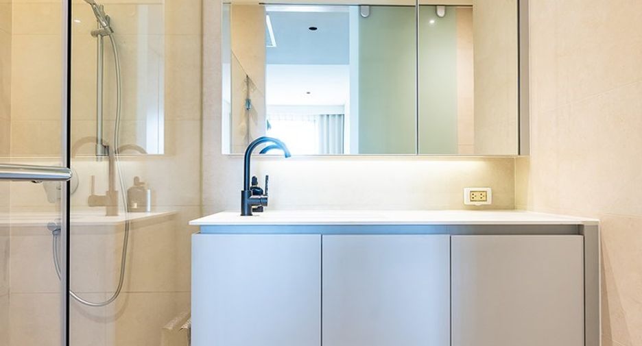 For rent 2 bedrooms condo in Yan Nawa, Bangkok
