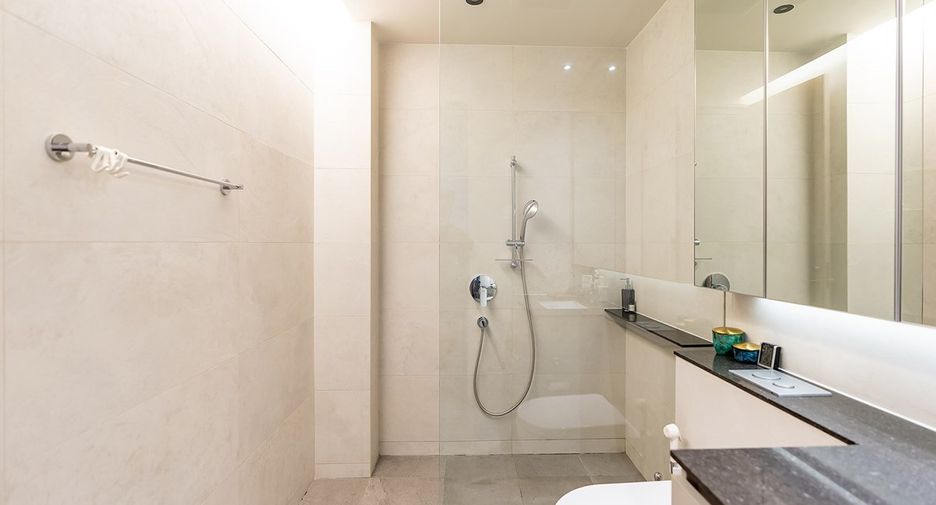 For rent 2 bedrooms condo in Yan Nawa, Bangkok