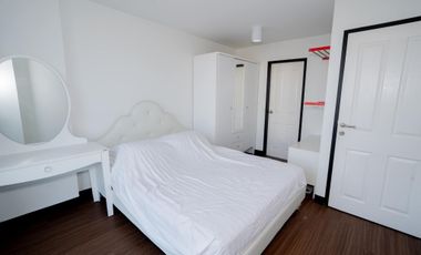 For rent 2 bed condo in Huai Khwang, Bangkok