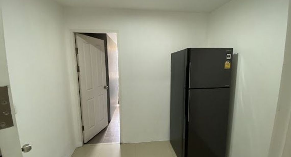 For rent 5 bed condo in Huai Khwang, Bangkok