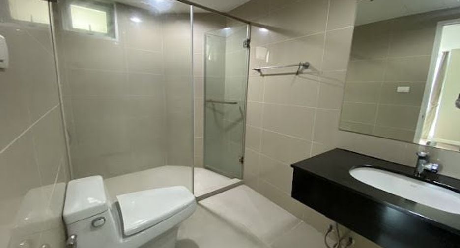 For rent 5 bed condo in Huai Khwang, Bangkok
