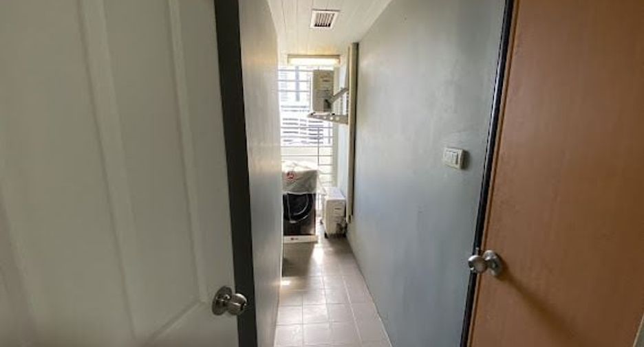 For rent 5 bed condo in Huai Khwang, Bangkok