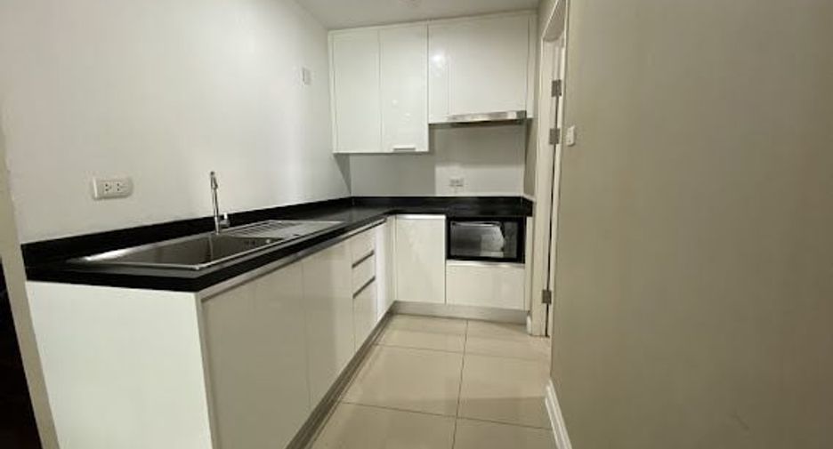 For rent 5 bed condo in Huai Khwang, Bangkok