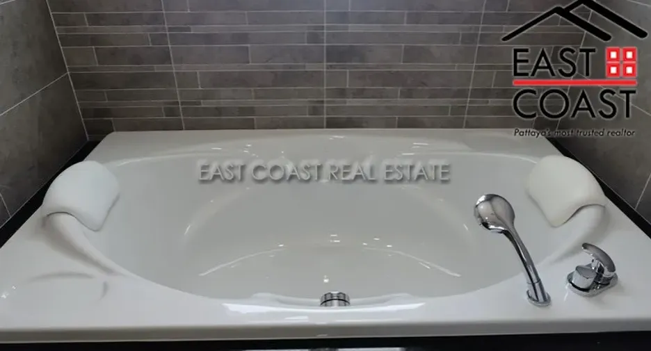 For rent and for sale 4 bedrooms house in Bang Lamung, Chonburi