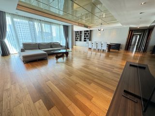 For rent 4 bed condo in Khlong Toei, Bangkok