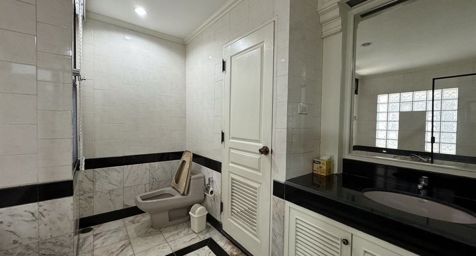 For rent 3 bed condo in Mueang Nonthaburi, Nonthaburi