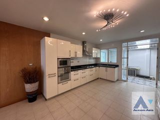 For rent 4 bed house in Watthana, Bangkok