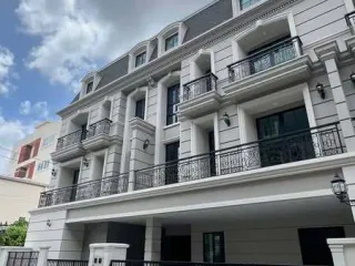 For sale 5 Beds house in Yan Nawa, Bangkok