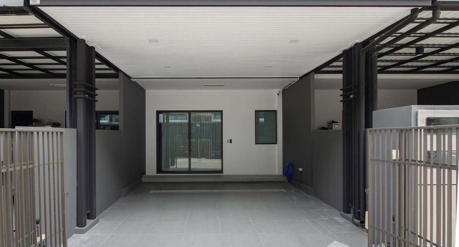 For rent 3 Beds townhouse in Lat Phrao, Bangkok
