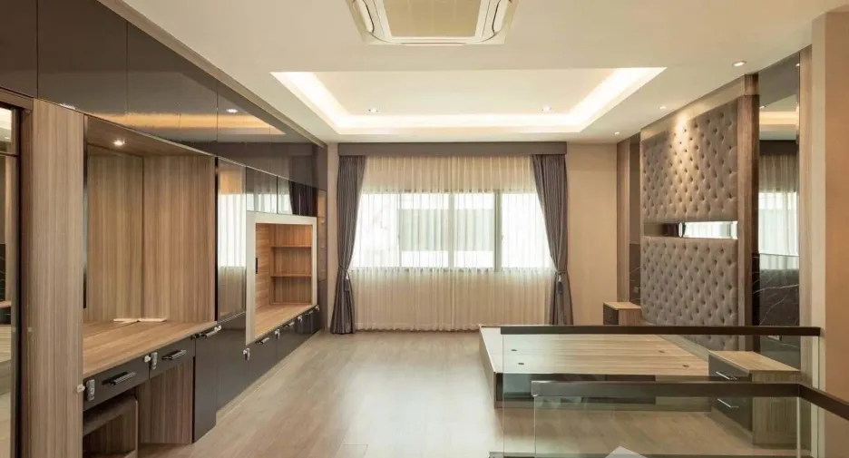 For rent 3 Beds townhouse in Lat Phrao, Bangkok