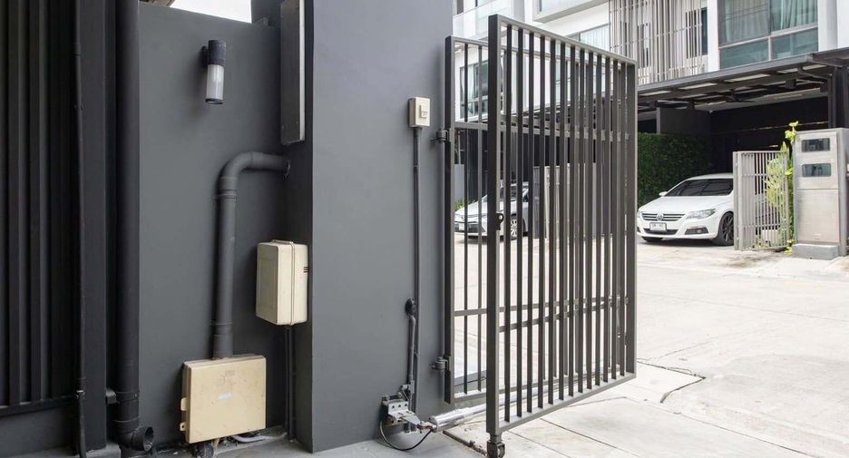 For rent 3 Beds townhouse in Lat Phrao, Bangkok