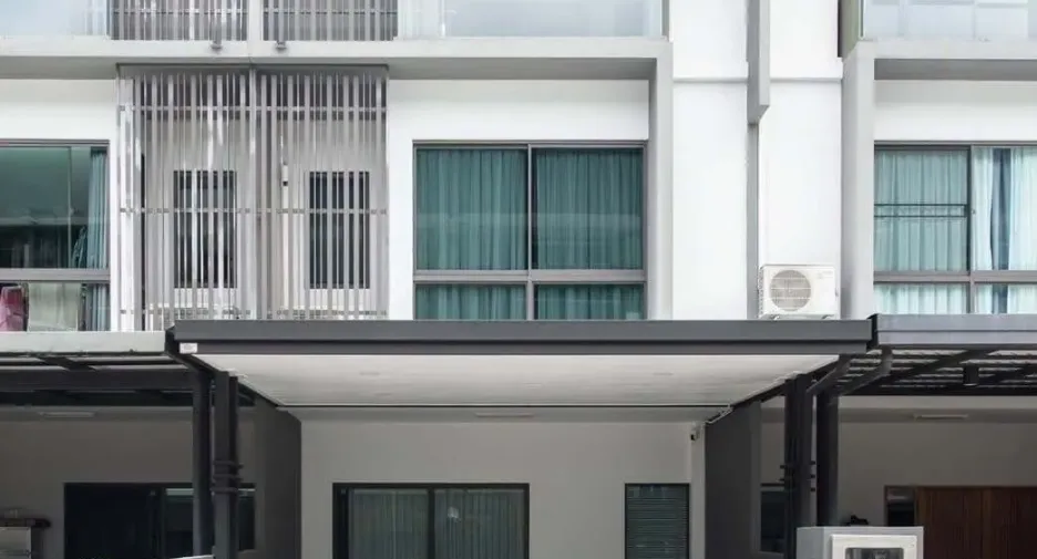 For rent 3 Beds townhouse in Lat Phrao, Bangkok