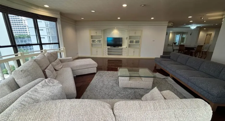 For rent 3 Beds condo in Khlong Toei, Bangkok