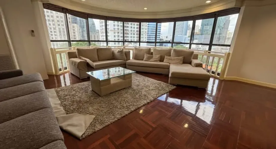 For rent 3 Beds condo in Khlong Toei, Bangkok