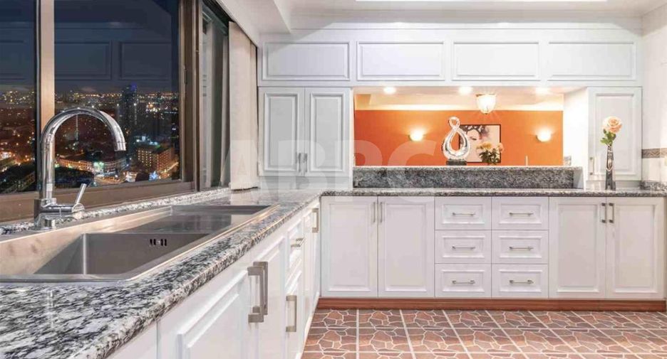 For sale 3 bedrooms condo in Bang Lamung, Chonburi