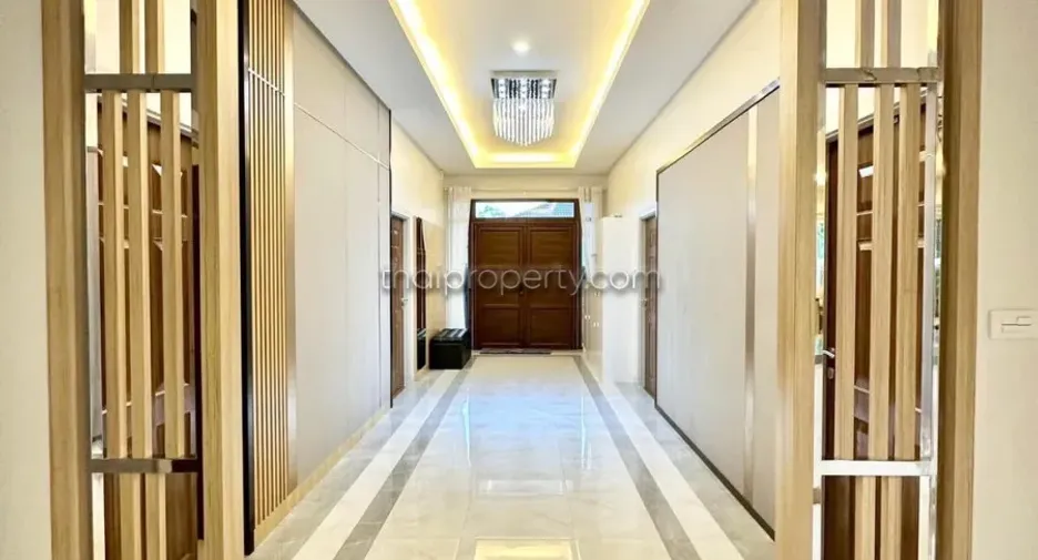For rent and for sale 6 bedrooms house in Bang Lamung, Chonburi
