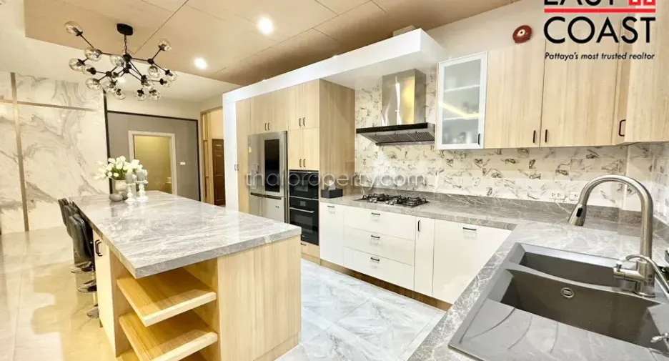 For rent and for sale 6 bedrooms house in Bang Lamung, Chonburi