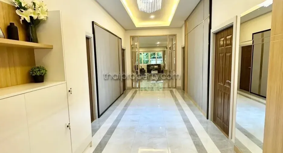 For rent and for sale 6 bedrooms house in Bang Lamung, Chonburi