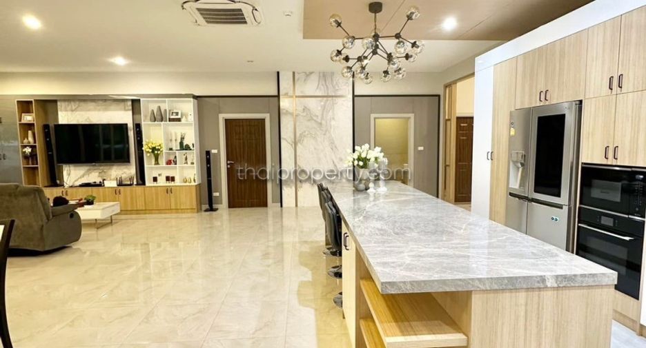 For rent and for sale 6 bed house in Bang Lamung, Chonburi