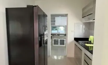 Casa en alquiler de 3 habitaciones en Bang Kapi, Bangkok