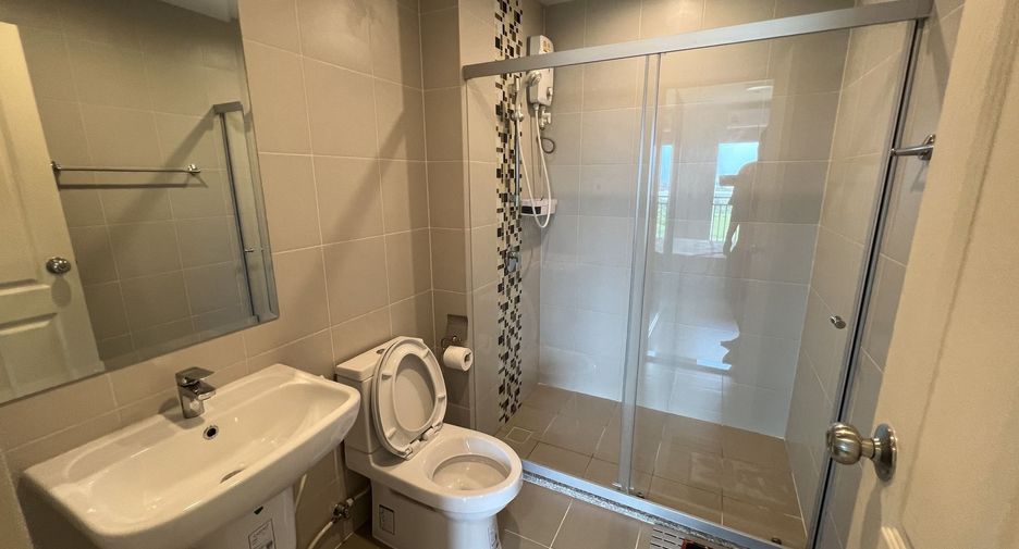 For rent 2 bed condo in Huai Khwang, Bangkok