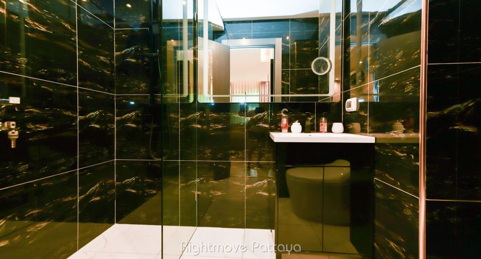 For sale 2 bedrooms condo in South Pattaya, Pattaya