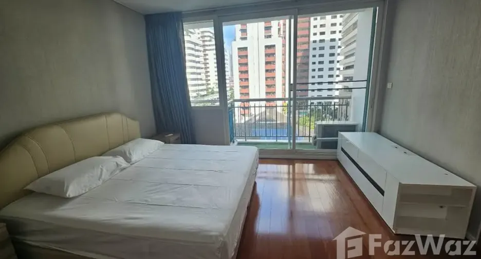 For rent 3 bed condo in Watthana, Bangkok