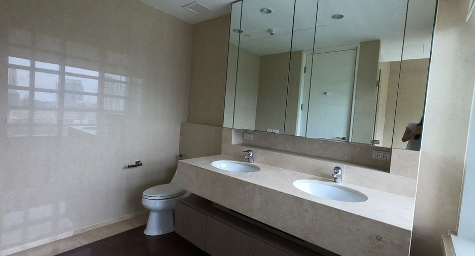 Condo en alquiler de 3 habitaciones en Pathum Wan, Bangkok