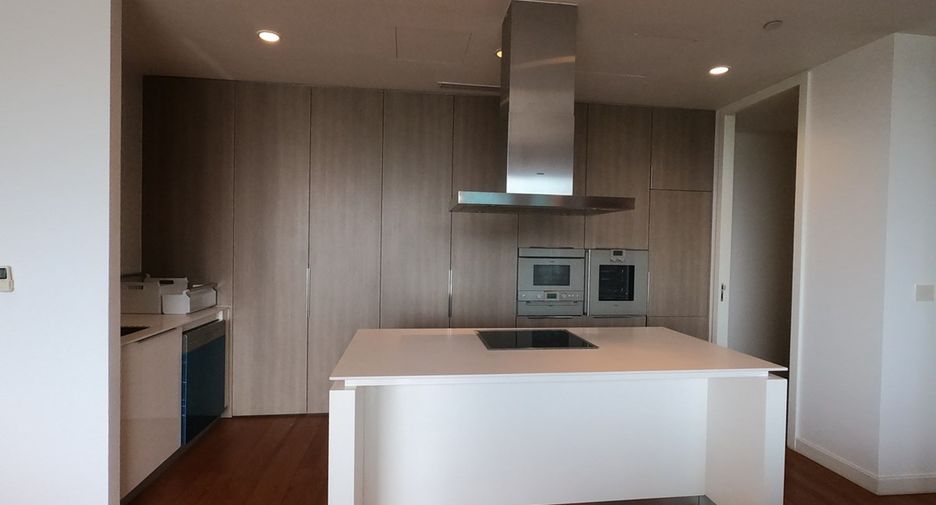 Condo en alquiler de 3 habitaciones en Pathum Wan, Bangkok