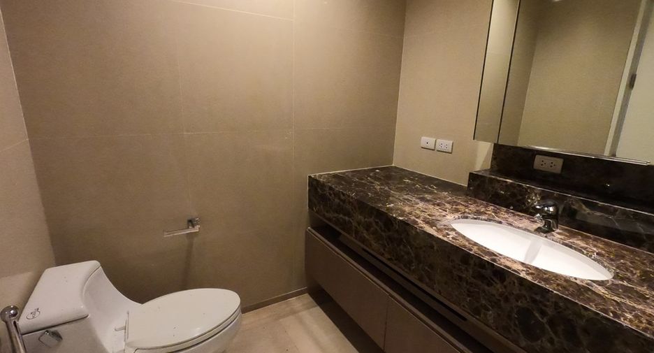 Condo en alquiler de 3 habitaciones en Pathum Wan, Bangkok
