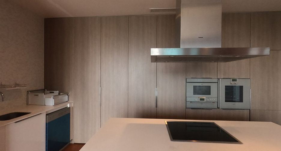 Condo en alquiler de 3 habitaciones en Pathum Wan, Bangkok
