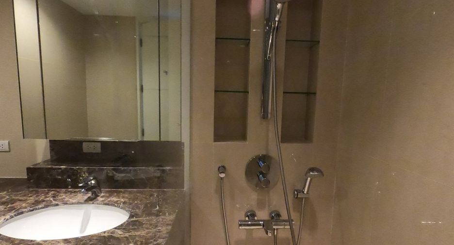 Condo en alquiler de 3 habitaciones en Pathum Wan, Bangkok