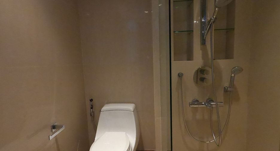 Condo en alquiler de 3 habitaciones en Pathum Wan, Bangkok