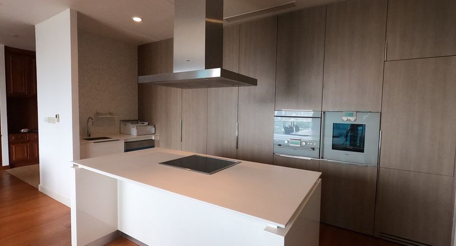 Condo en alquiler de 3 habitaciones en Pathum Wan, Bangkok