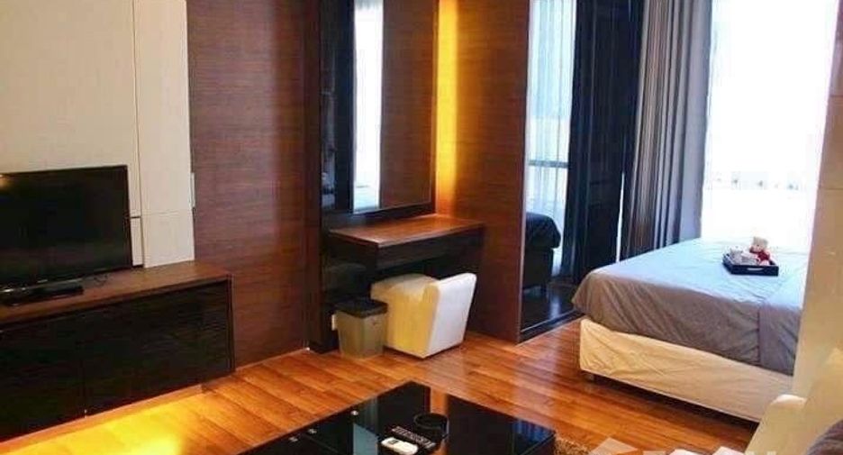 For rent studio condo in Huai Khwang, Bangkok