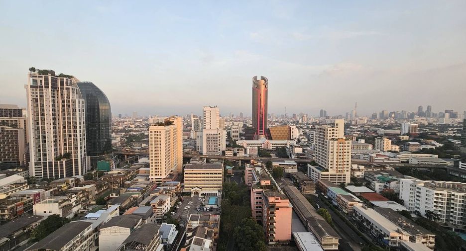 For sale 2 bed condo in Phaya Thai, Bangkok