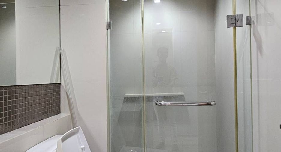 For sale 2 bed condo in Phaya Thai, Bangkok