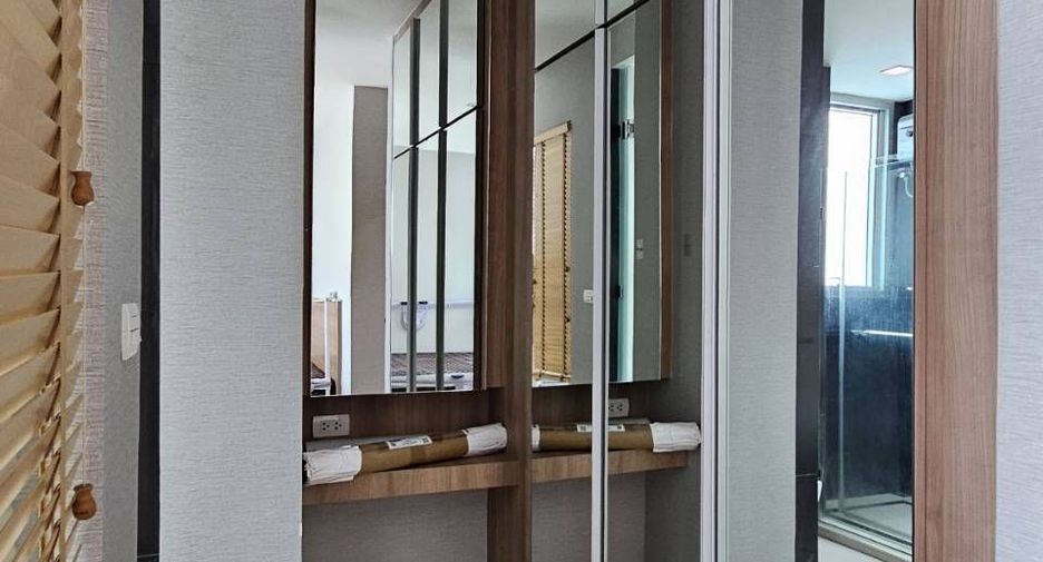 For sale 2 bed condo in Phaya Thai, Bangkok