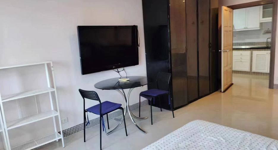 For rent studio condo in Khlong Toei, Bangkok