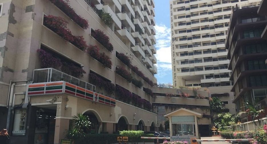 For rent studio condo in Khlong Toei, Bangkok