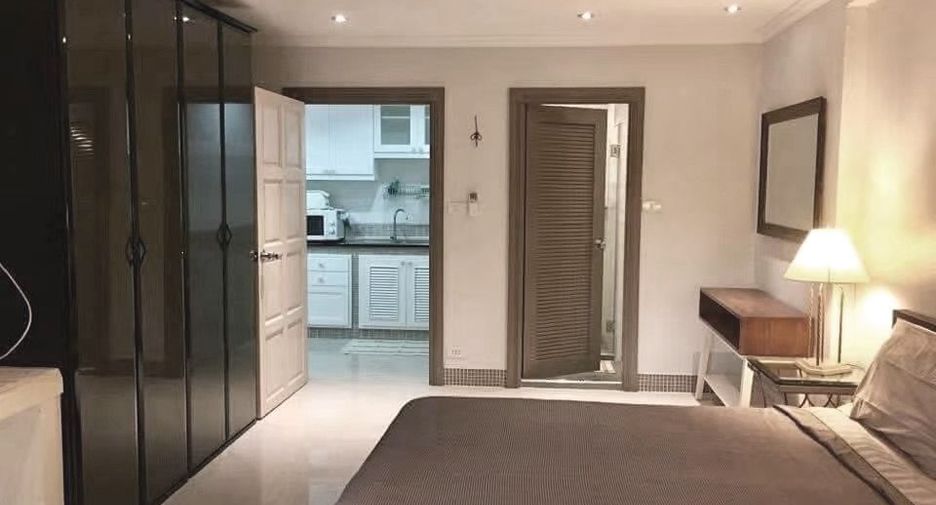 For rent studio condo in Khlong Toei, Bangkok