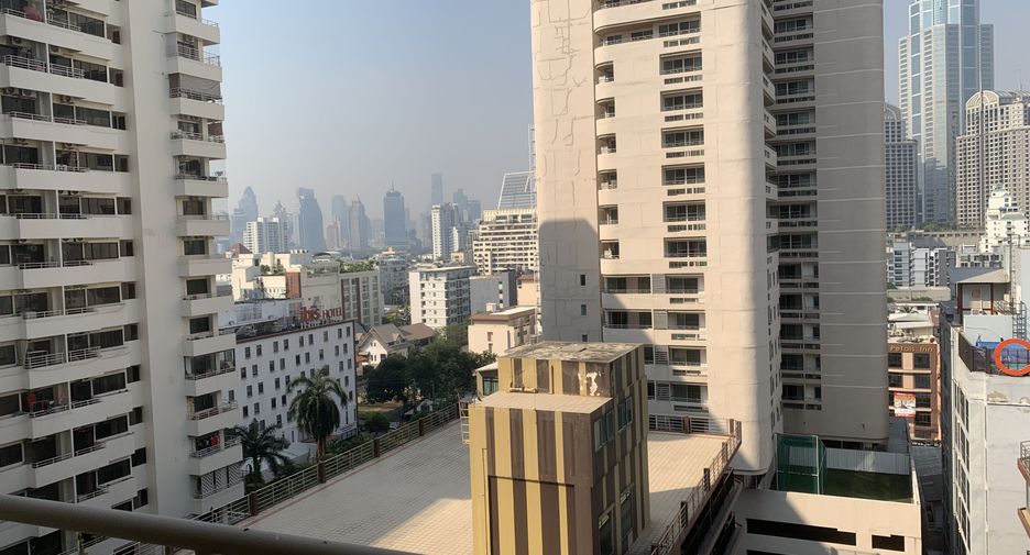 For rent studio condo in Khlong Toei, Bangkok