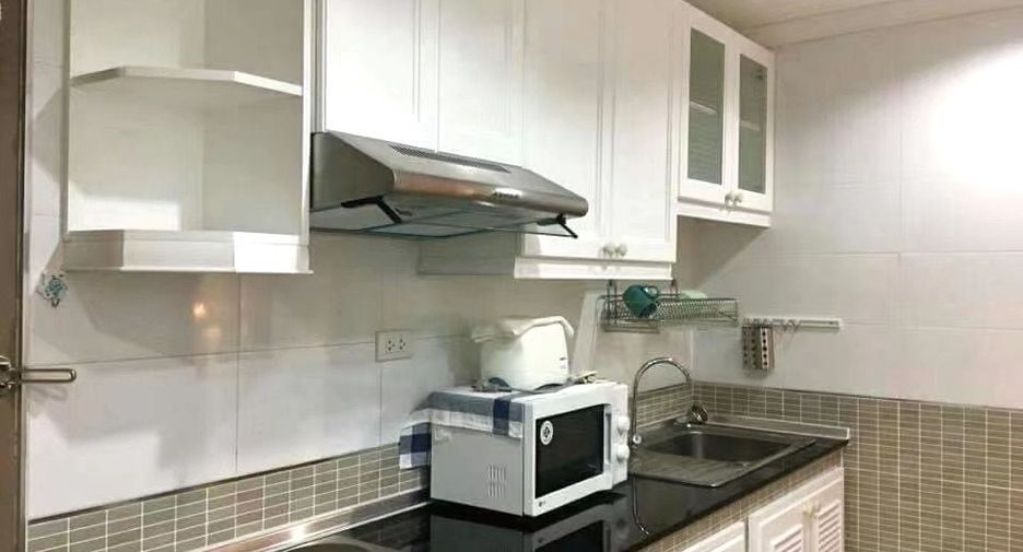 For rent studio condo in Khlong Toei, Bangkok