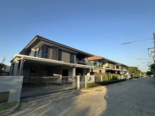 For sale and for rent 4 bed house in Lam Luk Ka, Pathum Thani