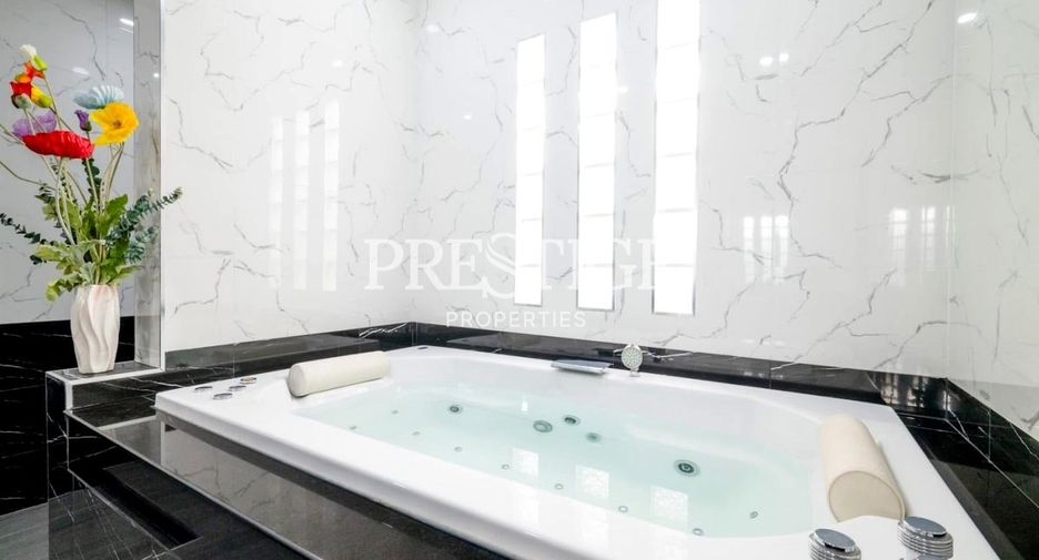 For sale 4 bedrooms house in Bang Lamung, Chonburi