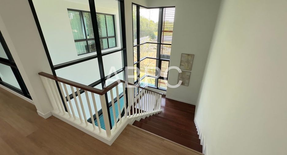 For sale 4 bedrooms house in Sattahip, Chonburi