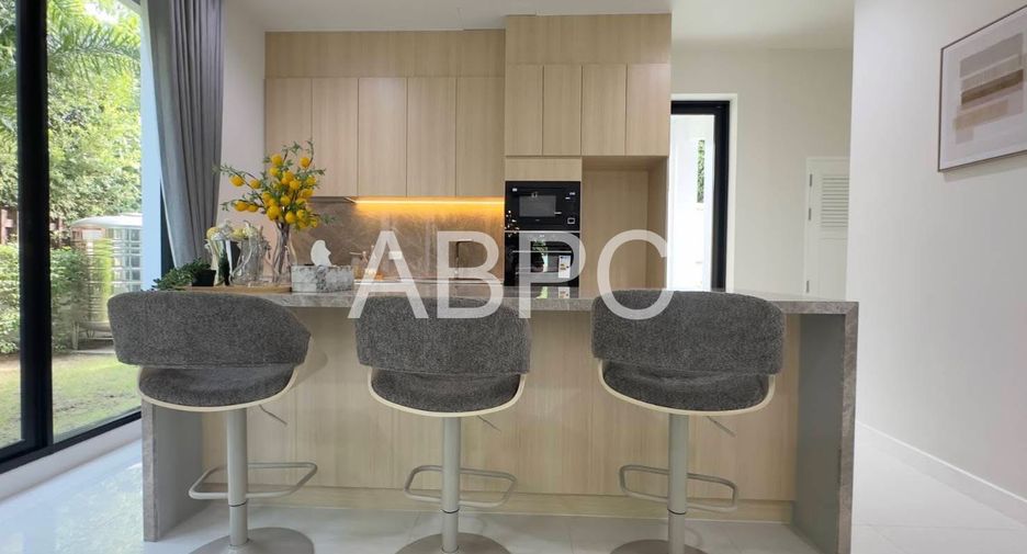 For sale 4 bedrooms house in Sattahip, Chonburi