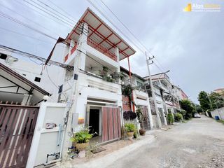 Casa adosada en alquiler y en venta de 3 habitaciones en Bang Lamung, Chonburi